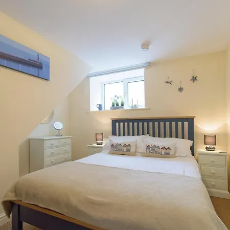 2 Bed In Oc-w402 Daire
