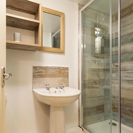 2 Bed In Oc-w402 Apartment Whitby