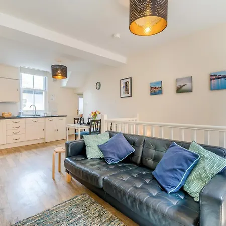 2 Bed In Oc-w402