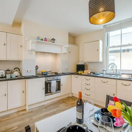 2 Bed In Oc-w402