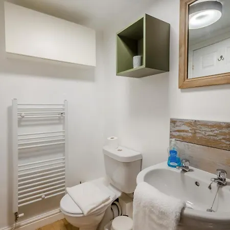 2 Bed In Oc-w402 * Whitby