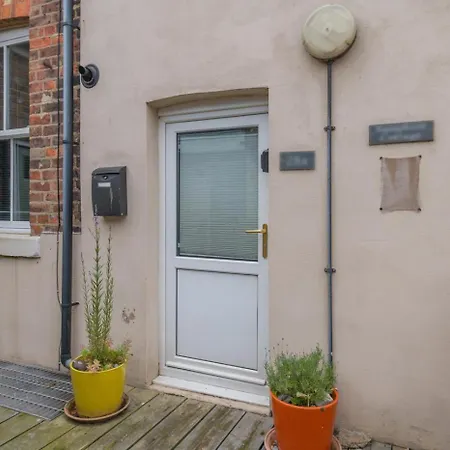 2 Bed In Oc-w402 *