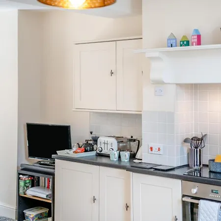 2 Bed In Oc-w402 Daire