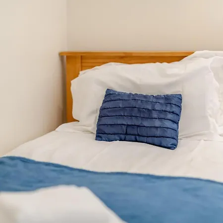2 Bed In Oc-w402 * Whitby