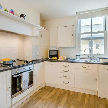 2 Bed In Oc-w402 Whitby