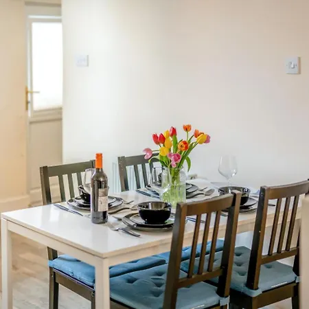 2 Bed In Oc-w402 * Whitby