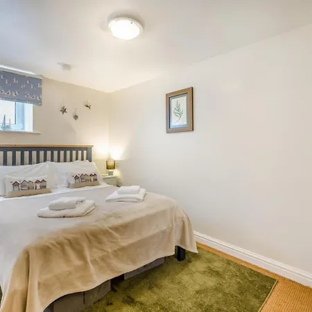 2 Bed In Oc-w402 * Whitby